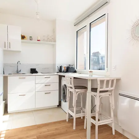 Sunny Quiet Apt W Balcony At L14 Pont Cardinet Apartment
