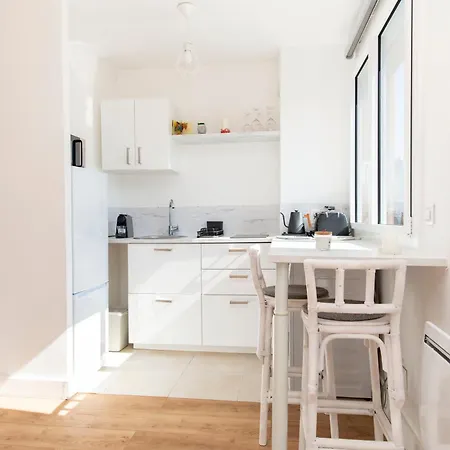 Sunny Quiet Apt W Balcony At L14 Pont Cardinet Apartment Paris