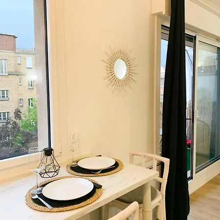Sunny Quiet Apt W Balcony At L14 Pont Cardinet