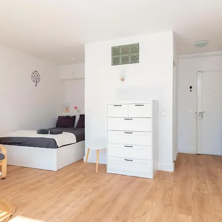 Sunny Quiet Apt W Balcony At L14 Pont Cardinet Apartment Paris